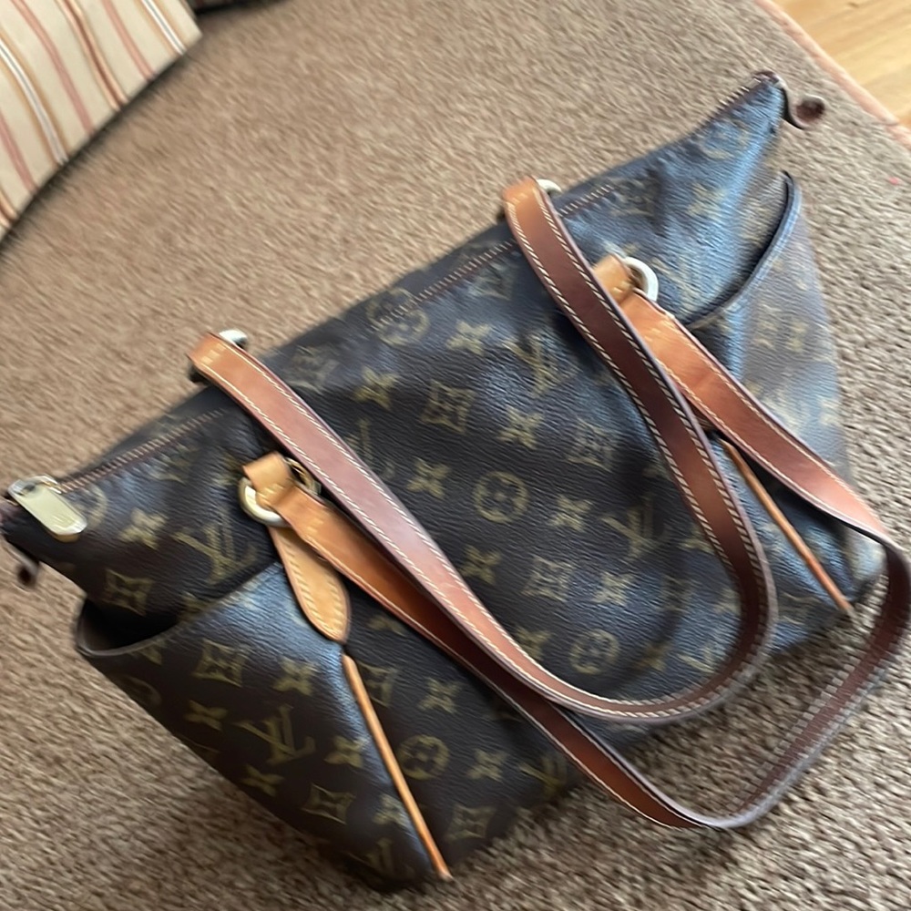 LOUIS VUITTON Monogram Totally MM